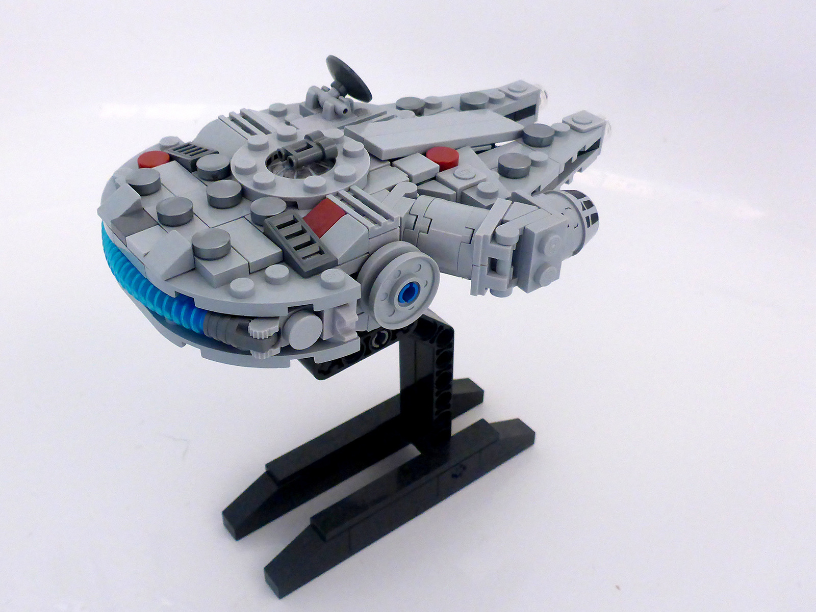 Micro Scale Millennium Falcon Master Builders